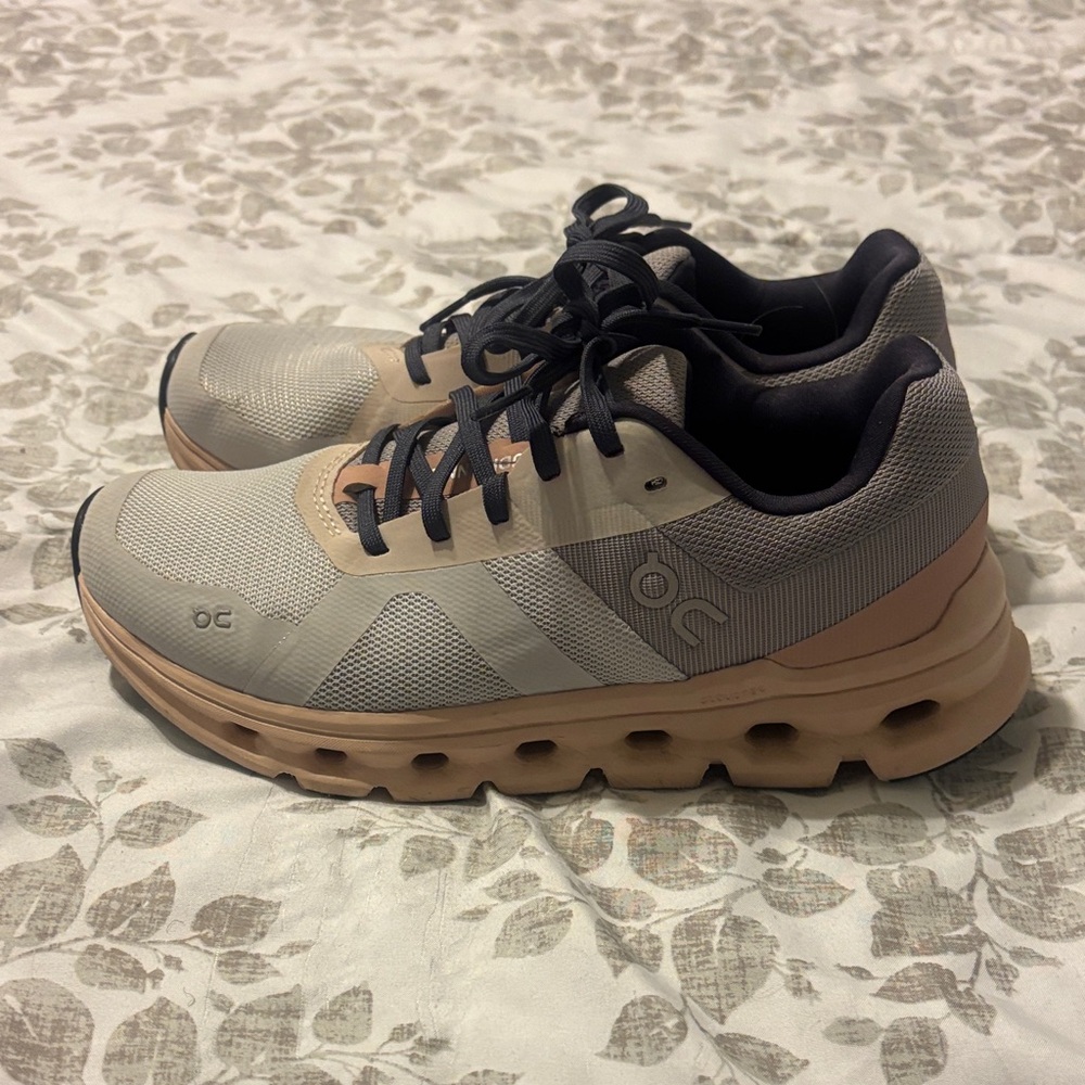 On Running Women's Gray and pink Sneakers
